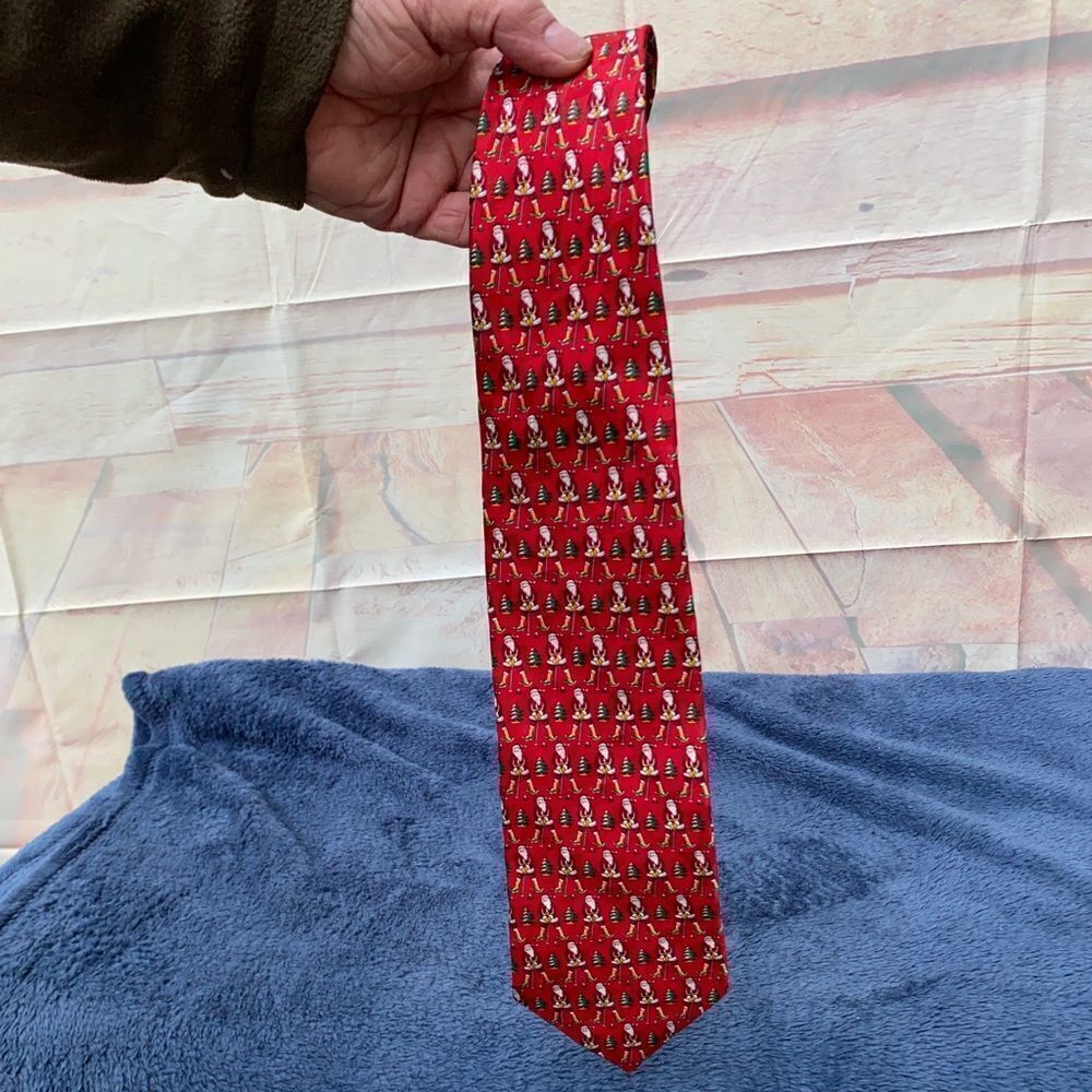 Holiday Traditions 100% silk tie by MMG for the Hallmark Design Collection